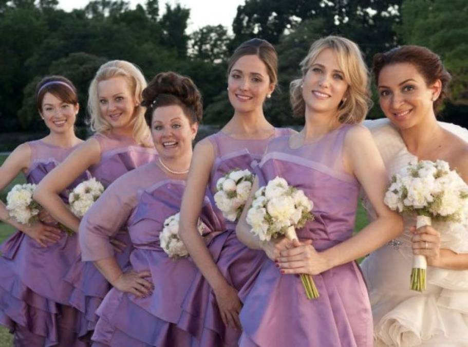 Bridesmaid<br/><br/>Annie (Kristen Wiig) es una treintañera soltera del Medio Oeste, con una vida sentimental más bien precaria, a la que Lilliam, su mejor amiga (Maya Rudolph), le pide que sea su dama de honor. Sin embargo, aunque nunca ha ejercido esa función, la pobre se esfuerza por dárselas de experta en la fiesta anterior a la boda. Mientras tanto, otra amiga de Lillian (Rose Byrne) hará todo lo posible por arrebatarle el papel a la inexperta Annie.