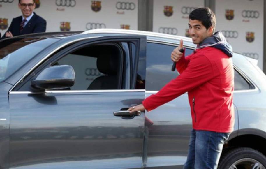 El delantero uruguayo Luis Suárez con Audi Q7 .