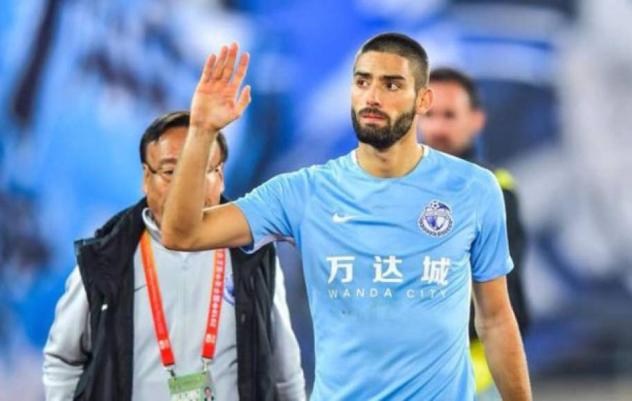 Yannick Ferreira Carrasco: Mediocampista belga de 26 años de edad que decidió irse de China luego de haber jugado con el Dalian Yifang.