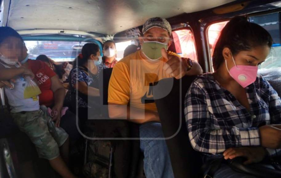 En los buses suben pasajeros sin mascarilla y algunos ingieren alimentos y bebidas.<br/>
