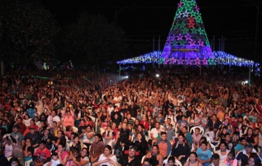 Miles de familia llegaron a la inauguración de la Villa Navideña en Tegucigalpa. El evento se realizó por cuarto año consecutivo como parte de las actividades de la época decembrina.