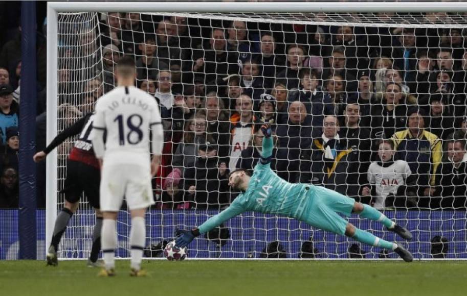 Hugo Lloris no pudo detener el lanzamiento de penal de Timo Werner. Foto AFP