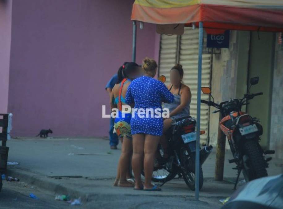 Desde 2016, más adolescentes, que dicen no encontrar un trabajo, se lanzan a las calles a prestar servicios sexuales. No se pintan los labios; un short minúsculo es suficiente.