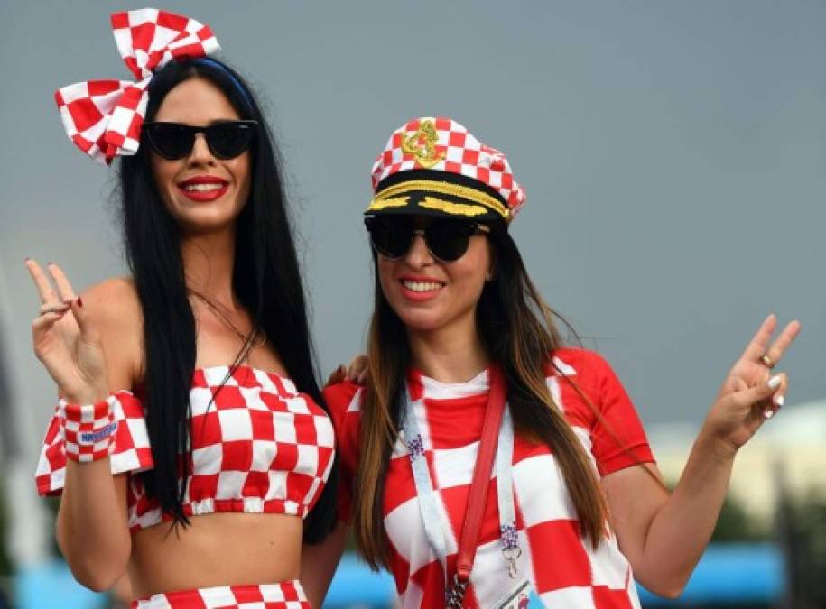 Croacia contó con el apoyo de bellas aficionadas.