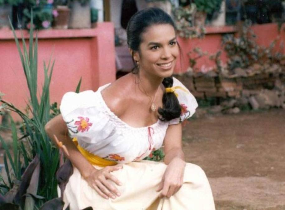 En 1993 fue protagonista, junto a Erik Estrada y Laura León, de la telenovela Dos Mujeres y un Camino. Siendo un fenómeno en todo en México y en varios países, luego de tener altos niveles de audiencia.<br/><br/>