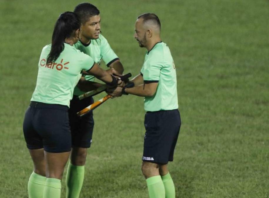 Gutiérrez fue asistente dos del árbitro central Armando Castro en el partido Honduras Progreso-UPN. Foto Neptalí Romero