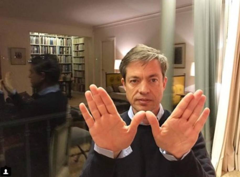 En 2013, Nicolas Berggruen junto a Nathan Gardelses publicó un libro sobre política: Gobernanza inteligente para el siglo XXI: Una vía intermedia entre Occidente y Oriente.