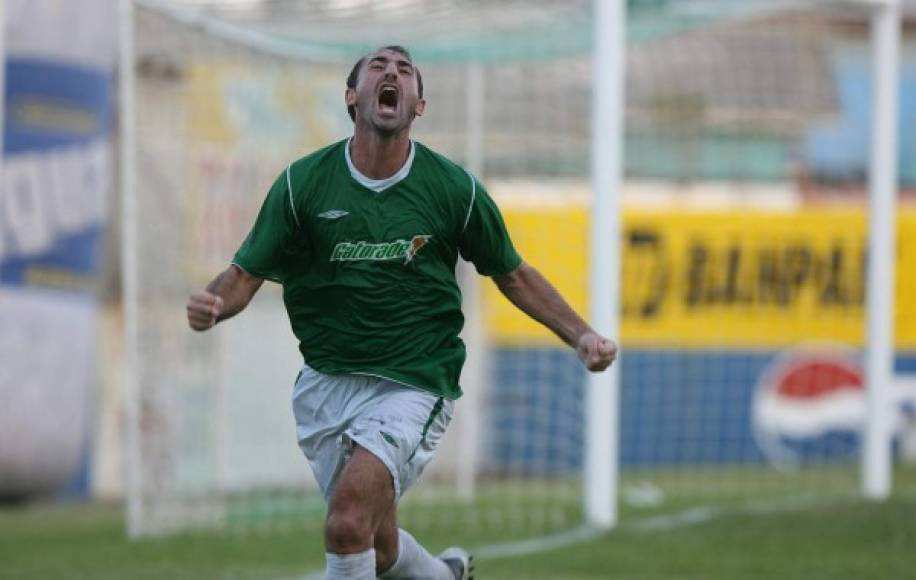 El argentino Marcelo Verón llegó a Honduras en el 2000 en donde se convirtió en ídolo del Platense, además de jugar en el Motagua en la Liga Nacional.