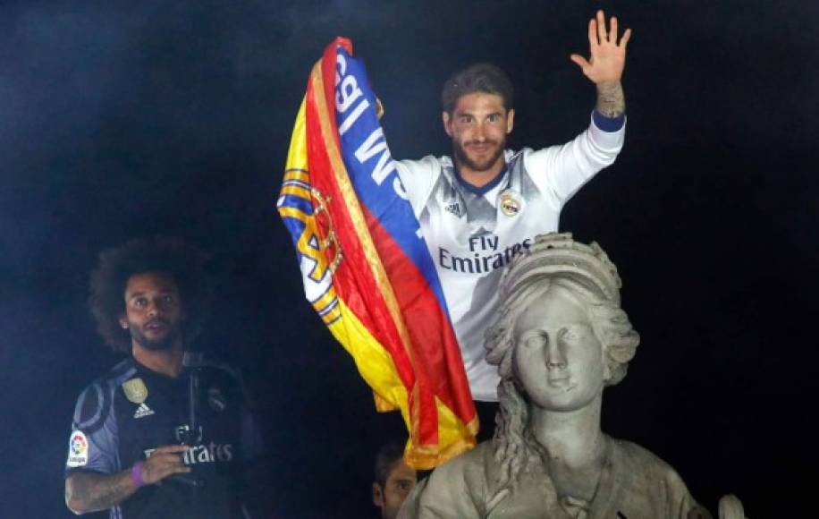 Sergio Ramos, como capitán del Real Madrid, llegó hasta la diosa Cibeles.