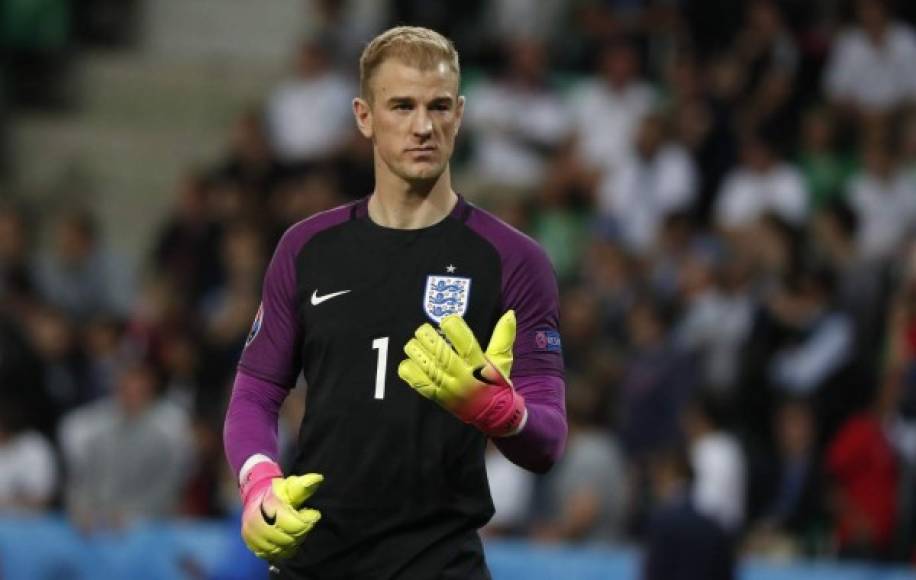 El portero Joe Hart se quedará casi con total seguridad en el West Ham United. El internacional inglés no tiene sitio en el Manchester City y en el Wet Ham están contentos con él. Aunque, tendrá que bajarse algo el sueldo, que supera los seis millones de euros, según Mirror.