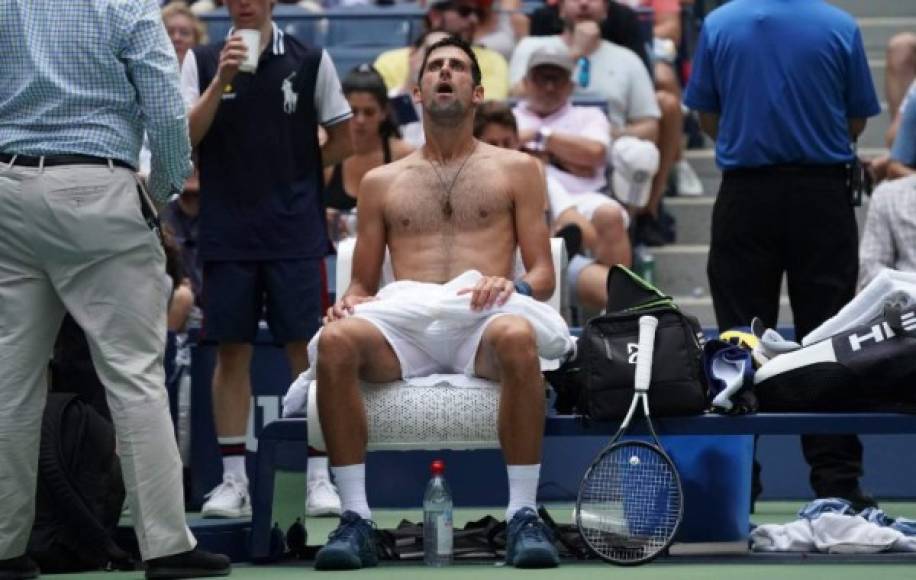 El tenista serbio, Novak Djokovic, fue atendido tras sufrir un golpe de calor en uno de sus encuentros en el torneo.
