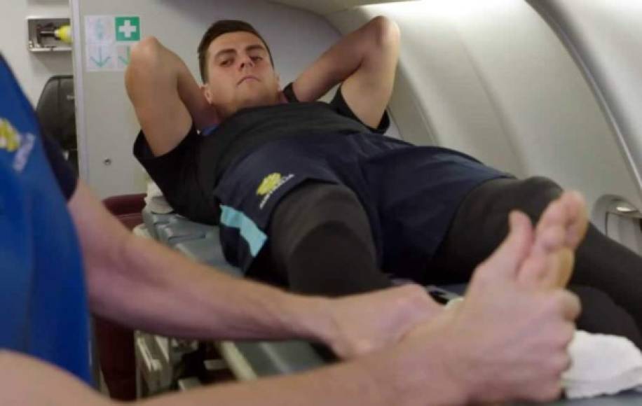 Varios futbolistas recibieron masajes por parte del cuerpo médico.