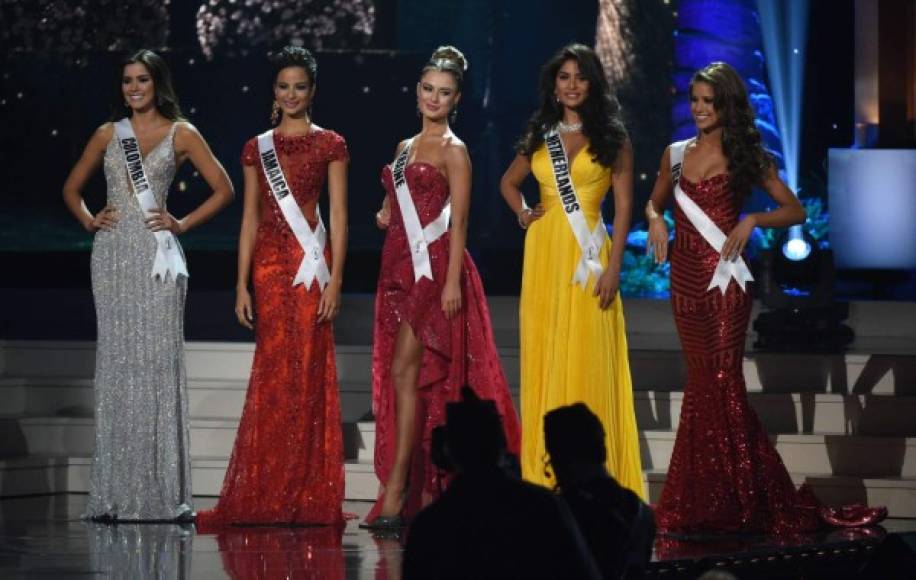 Miss Colombia, Paulina Vega; Miss Jamaica Kaci Fennell;Miss Ucrania, Diana Harkusha; Miss Holanda, Yasmin Verheije y Miss USA Nia Sanchez.