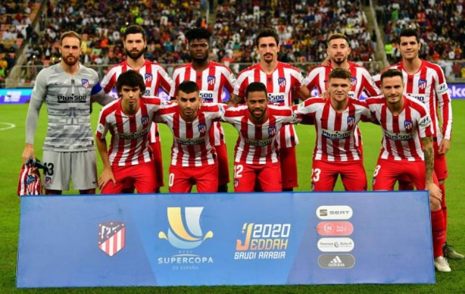 El 11 titular del Atlético de Madrid posando antes del partido contra el Barcelona.
