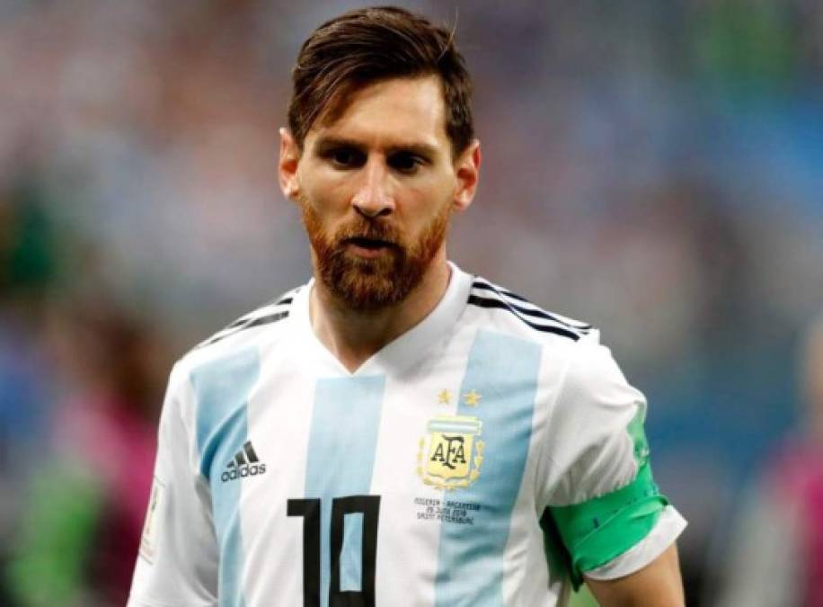 En Argentina dan por hecho que Lionel Messi dejará momentáneamente la Albiceleste después del fracaso en el Mundial de Rusia 2018, donde apenas llegaron a la fase de los octavos de final. Según TNT Sports, “la Pulga” y el seleccionador interino del combinado trasandino, Lionel Scaloni, habrían llegado a un acuerdo para que “Lio” no sea convocado en el resto del año. A