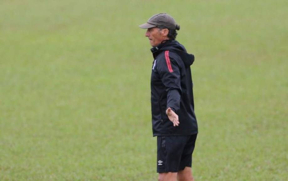 Pedro Troglio: El entrenador argentino del Olimpia se pronunció tras los rumores que lo han colocado en el banquillo del Saprissa para la próxima temporada: 'Nunca me llamó hasta hoy alguien del Saprissa', señaló en sus redes sociales.