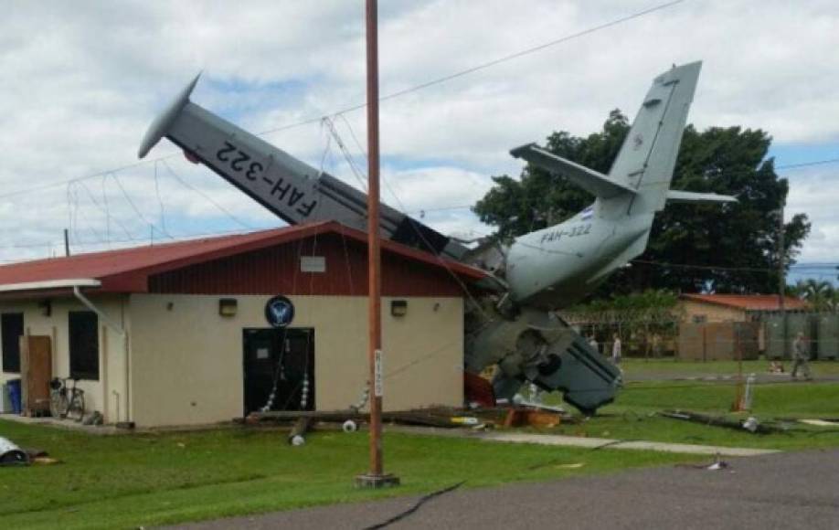 16 DE AGOSTO DE 2017<br/>Una aronave Let 410 de la Fuerza Aérea Hondureña se estrelló contra unos edificios de la base aérea de Palmerola, falleciendo el piloto militar que la volaba. Otros dos ocupantes de la nave reultaron gravemente heridos pero sobrevivieron.