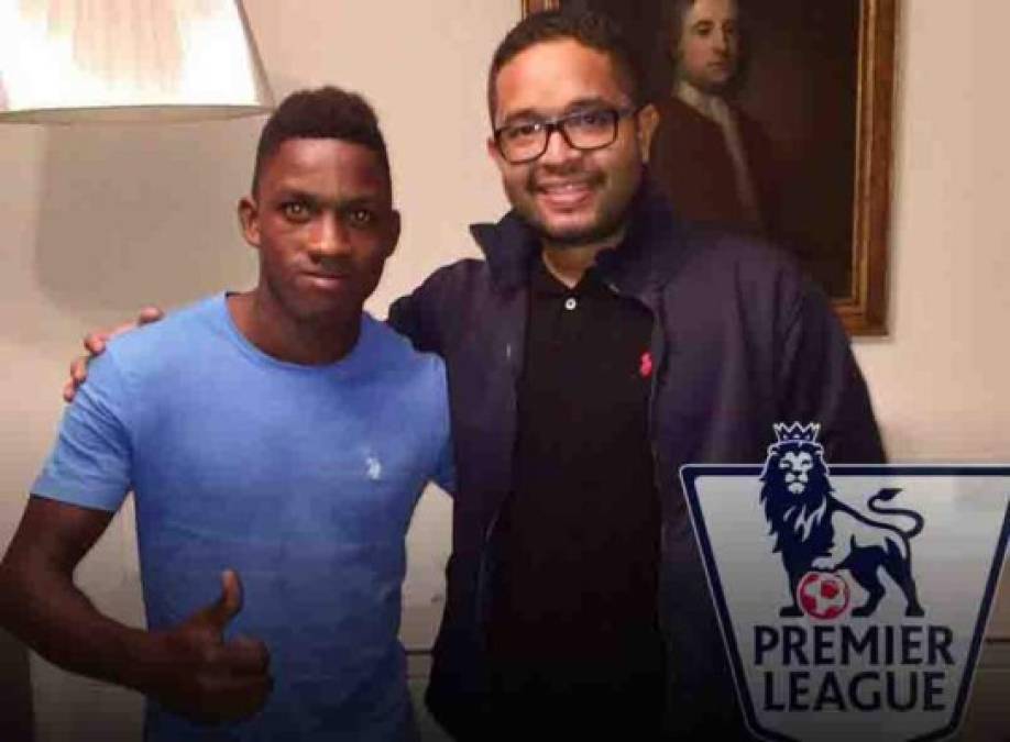 Franklin Flores (camiseta azul): El defensor hondureño busca la oportunidad de encontrar equipo en Inglaterrra. Hace tres meses está en Inglaterra realizando pruebas con equipos de la League Premier y otros de Championship que es la segunda división.