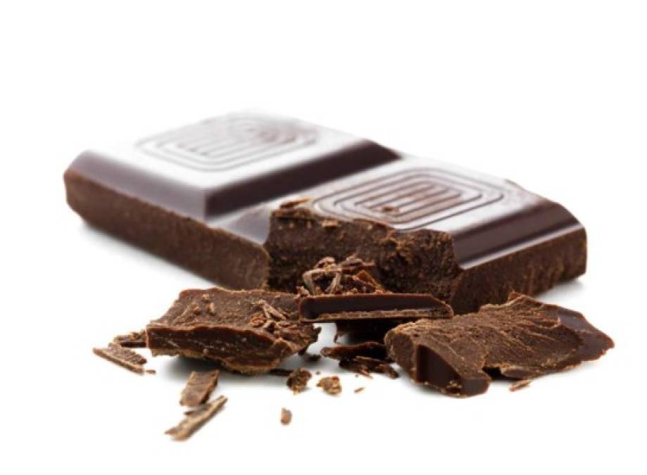 El chocolate tiene un nivel de azúcar bastante elevado, es uno de los alimentos con más calorías y si lo ingerimos de una forma inapropiada produce un aumento de peso.