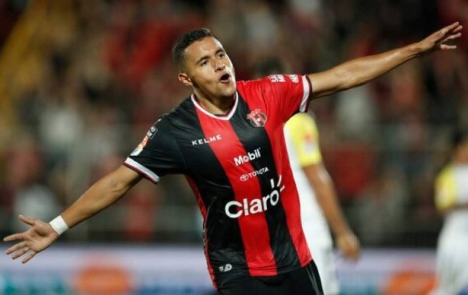 Roger Rojas: El delantero hondureño estaría saliendo de la Liga Deportiva Alajuelense ya que cuenta con varias ofertas. Se menciona que la MLS, en Sudamérica y en Asia lo quieren.