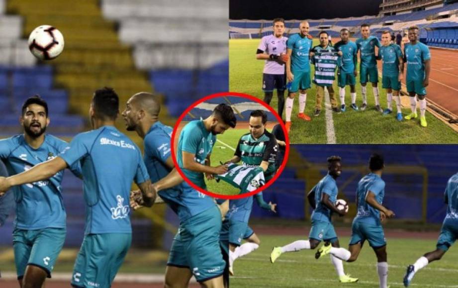 Imágenes del reconocimiento de campo del club Santos Laguna de México en el estadio Olímpico, donde enfrentará al Marathón en la ida de octavos de final de la Concacaf Liga de Campeones.