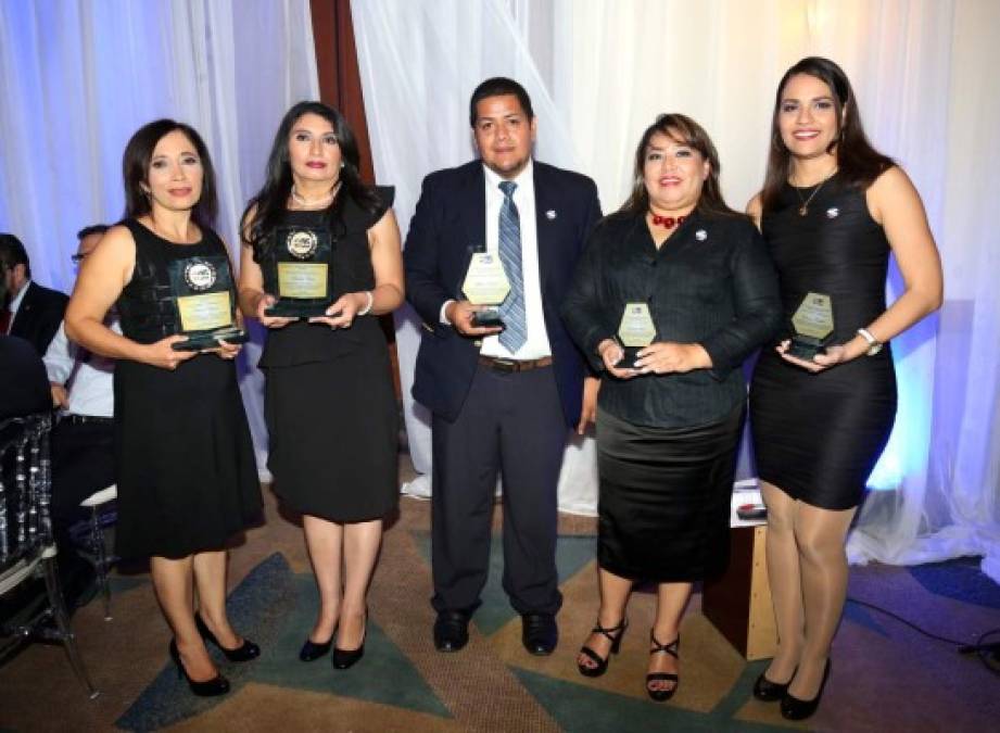 Norma Espinal, Bertha Tomé, Luis Ponce, Erlinda Lara y Vanessa Castillo.