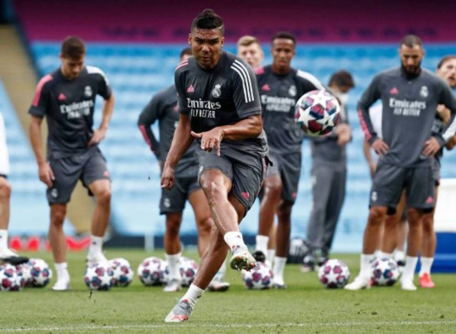 Casemiro - Si Modric es fijo, el brasileño es inamovible en el esquema de 'Zizou'. Intentará frenar el juego del City.