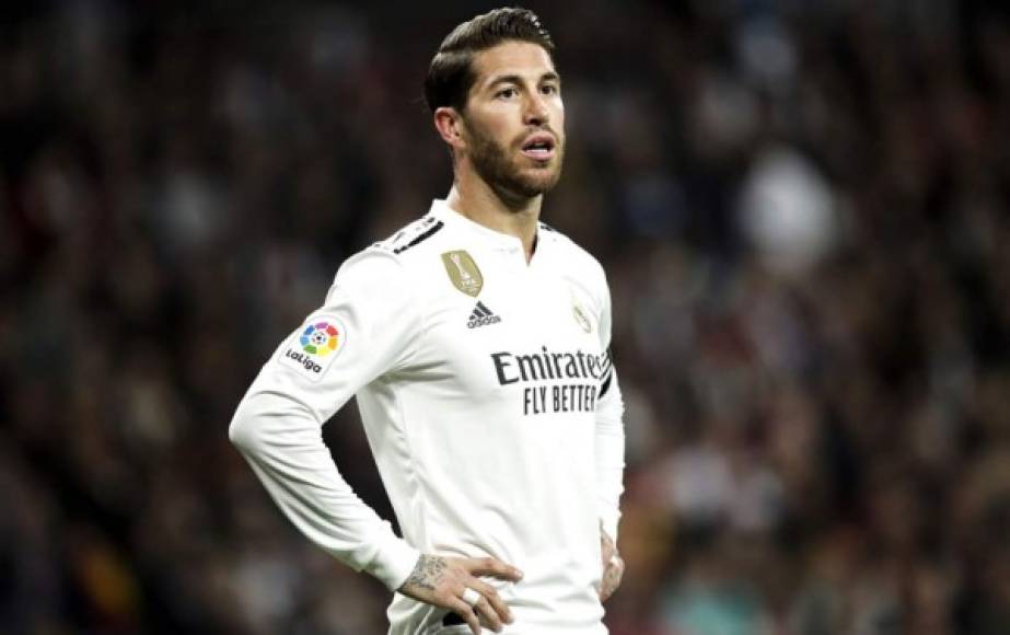 Sergio Ramos se mantendría en el centro de la defensa junto a Varane. Es el actual capitán del Real Madrid.