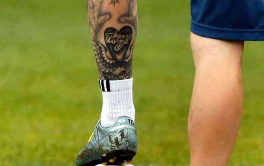 Así luce ahora el tatuaje de Messi con el nombre de su primer hijo.