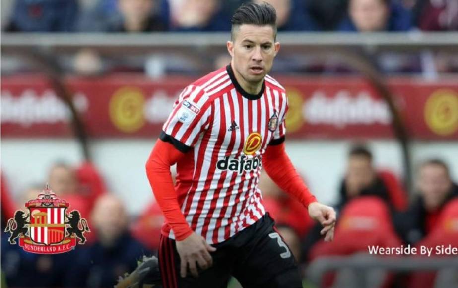 4. Bryan Oviedo (29 años) - El lateral izquierdo costarricense del Sunderland de la Tercera División de Inglaterra tiene un valor de mercado de 2 millones de euros.