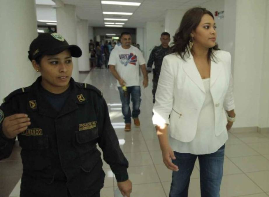 El sexto día de juicio, tras que el cuarto fuera suspendido por un caso de covid en el jurado, Devis Maradiaga aseguró que fue pareja de una exjueza sampedrana que le pidio asesinar a una familia en Tegucigalpa.