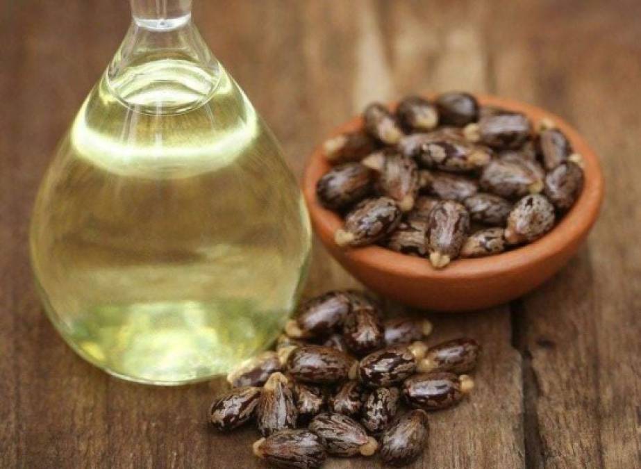 Aceite de Ricino<br/>El aceite de ricino es, además de un poderoso laxante natural, un poderoso antiinflamatorio que ayuda a reducir el dolor ocasionado por las piedras en la vesícula cuando nos movemos. Caliente una taza de agua tibia con un poco de aceite, luego remoja una gasa en la mezcla y frotala sobre la región donde se encuentra la vesícula. Repite el proceso por el tiempo que dure tu tratamiento para eliminar los cálculos.