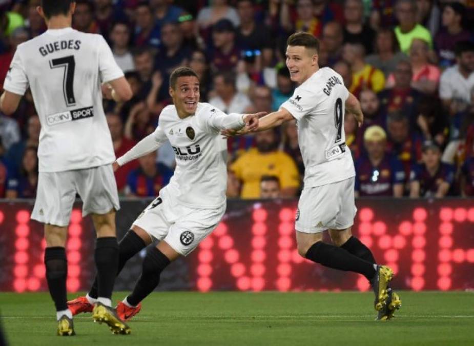 El delantero Rodrigo Moreno puso el 2-0 del Valencia ante Barcelona al minuto 33 .