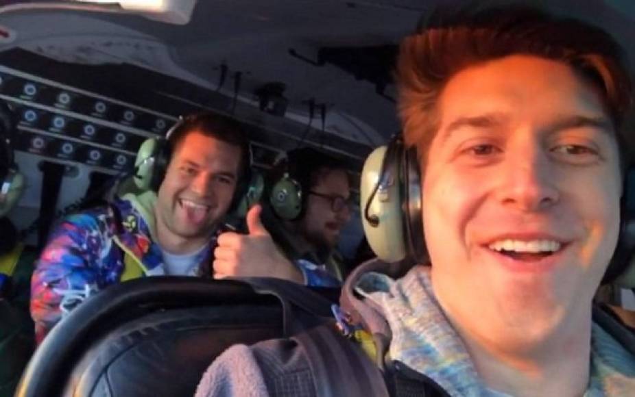 En la aeronave viajaban seis personas, entre estas, cinco turistas que publicaron en sus redes sociales un video del momento en que despegaron en Nueva York, donde se muestran emocionados por el paseo que terminó en tragedia.