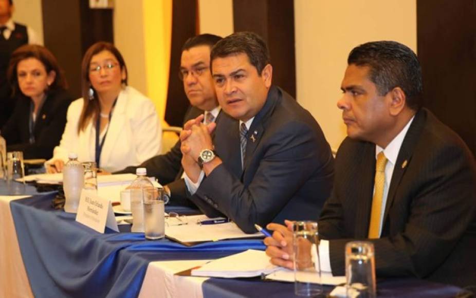 El presidente de Honduras, Juan Orlando Hernández, se reunió con representantes de la Cámara de Comercio de Estados Unidos.