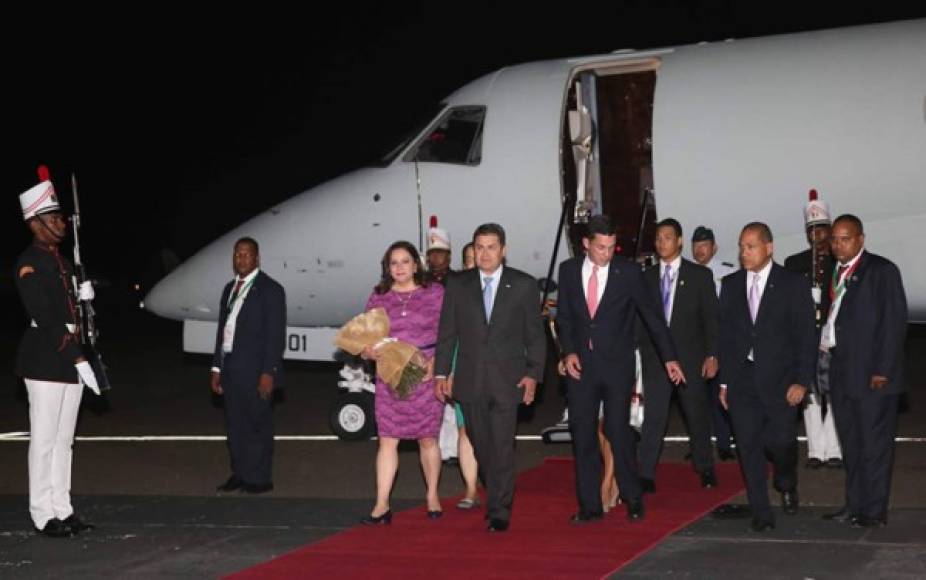 El presidente de Honduras, Juan Orlando Hernández, llegó esta noche (jueves) a Panamá para participar en la VII Cumbre de las Américas, 'que tendrá -seg'un dijo- repercusiones en el mundo'.