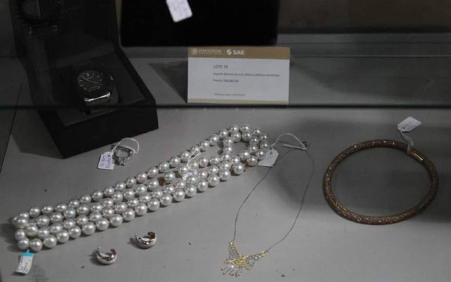 El precio de salida de las joyas, que se puede consultar en línea, resulta bastante atractivo puesto que la mayoría son piezas exclusivas con incrustaciones de diamantes y otras piedras preciosas.