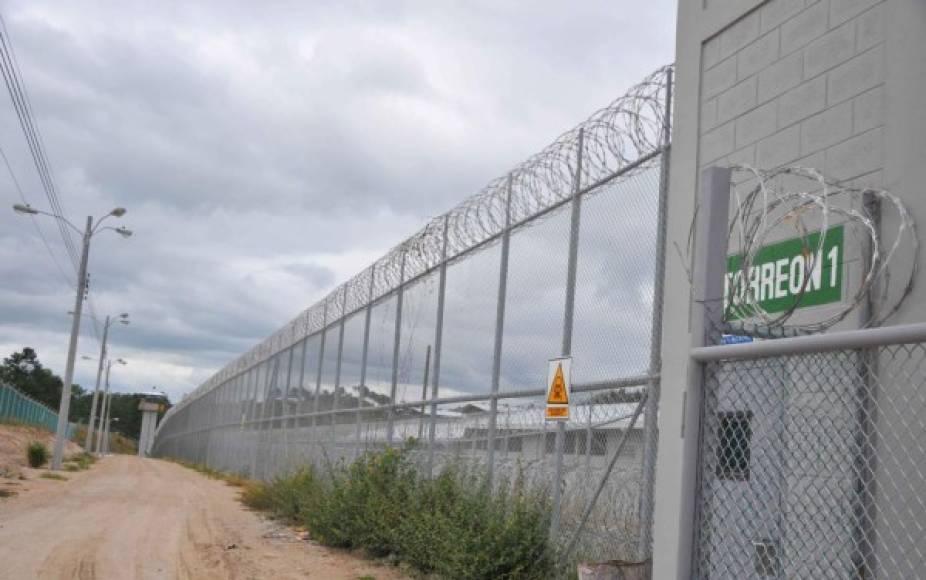 Entre cada dos torres se construyeron cercos de seguridad que son vigilados desde lo más alto del centro penitenciario.<br/><br/><br/>