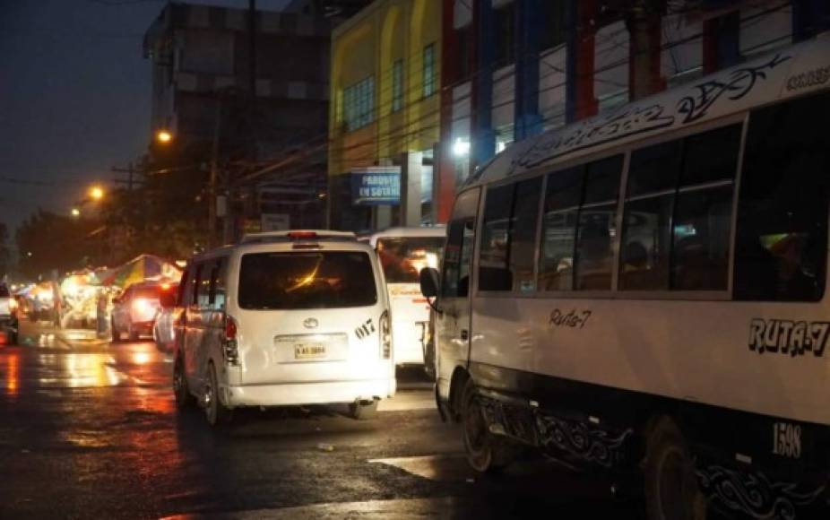 Los empresarios del transporte se retiraron en horas de la tarde de la mesa de diálogo aduciendo que la propuesta del Gobierno no es satisfactoria.