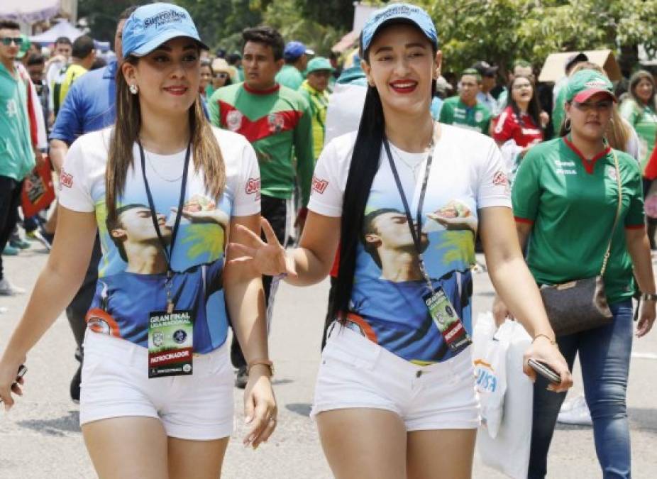 Estas dos hermosas jovénes engalanaron el estadio Yankel Rosenthal.