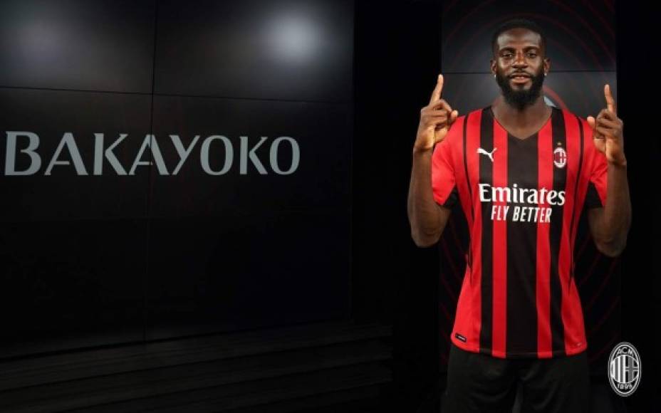 El AC Milan anunció la incorporación del medio francés Tiémoué Bakayoko en calidad de cedido por el Chelsea durante dos temporadas. Foto Twitter AC Milan.<br/><br/>