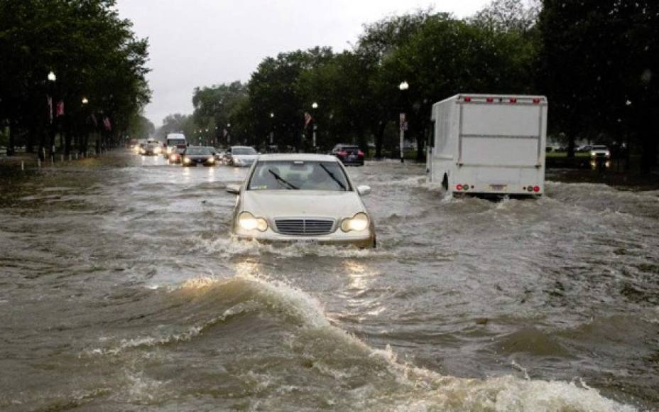 La alcaldesa de Washington, Muriel Bowser, pidió a los conductores evitar las carreteras de Capitol Street y Constitution Avenue.