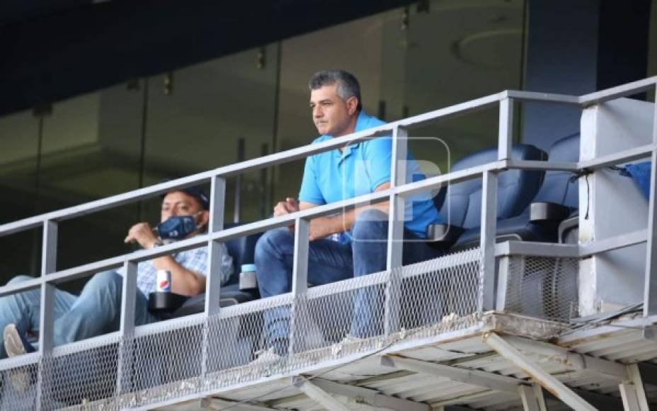 Diego Vázquez, entrenador del Motagua, tuvo que ver el partido ante la UPN desde el palco por estar sancionado.