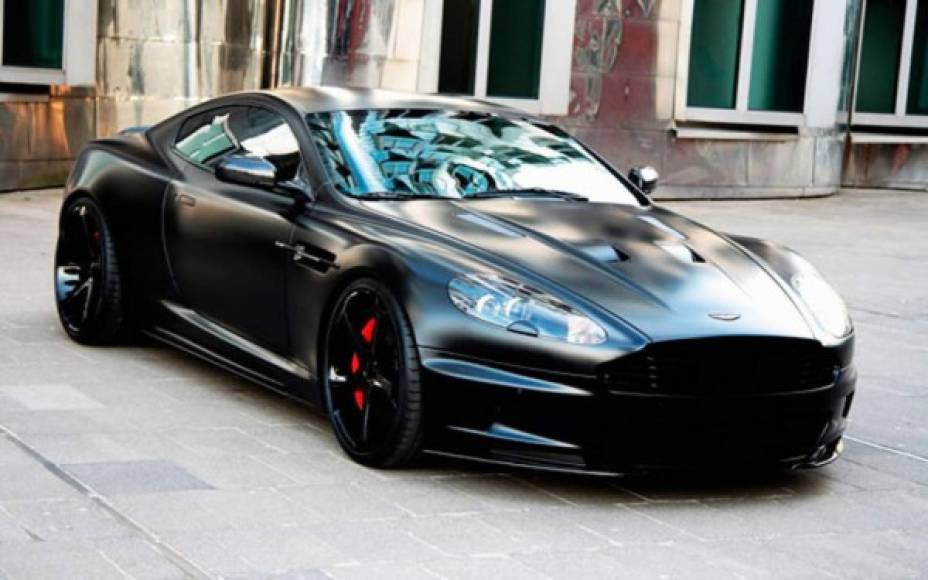 El Aston Martin DB9 con un costo de 156.000 euros.
