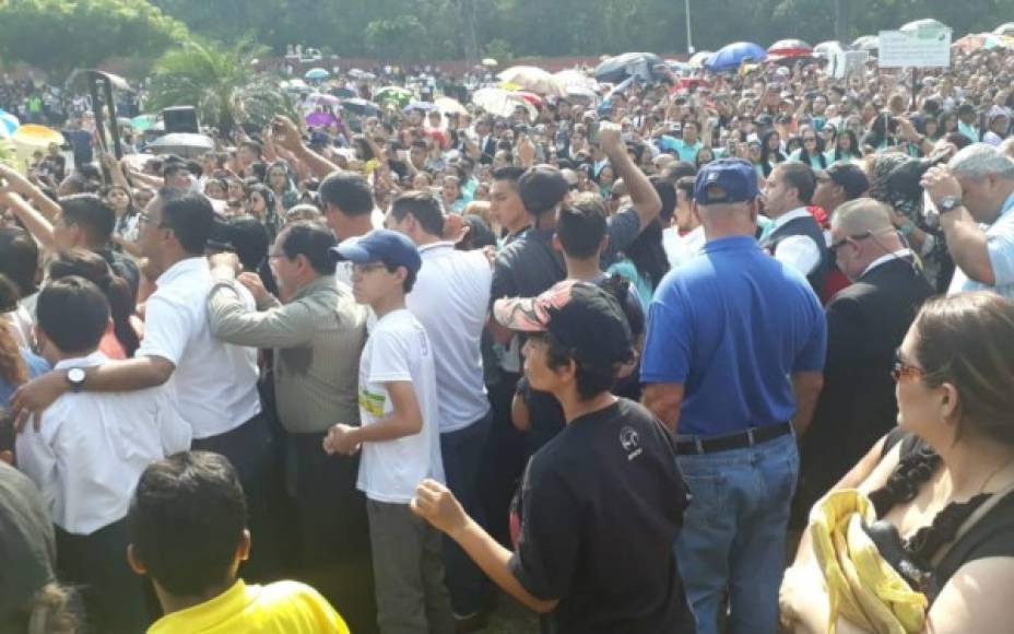 La multitud de personas reunidas refleja el gran legado de amor que dejó la pastora Ninoska de Ponce.