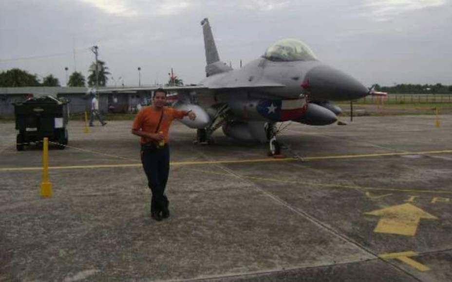El piloto de Fueza Aérea Hondureña Olvin Emanuel Flores Meraz se estrelló cuando realizaba una prácticas de vuelo.