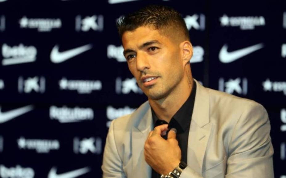 Fin a una etapa. Luis Suárez se despidió este jueves del Barça 'orgulloso' y entre lágrimas. 'Llegar acá y jugar en el Barça es un sueño hecho realidad, llegar a los números que llegué, no me lo imaginaba', aseguró el uruguayo, en un pequeño acto de despedida junto al presidente del Barça, Josep Maria Bartomeu, en Barcelona.<br/><br/>En las próximas horas pasará el reconocimiento médico con el Atlético de Madrid y posteriormente su presentación en el Wanda.