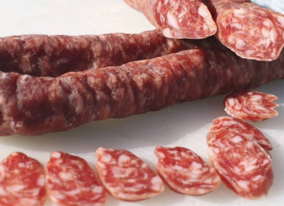 Longaniza. 'La carne transformada fue clasificada como cancerígena para el ser humano, en base a indicaciones suficientes según las cuales su consumo provoca cáncer colorrectal', indicó la IARC.