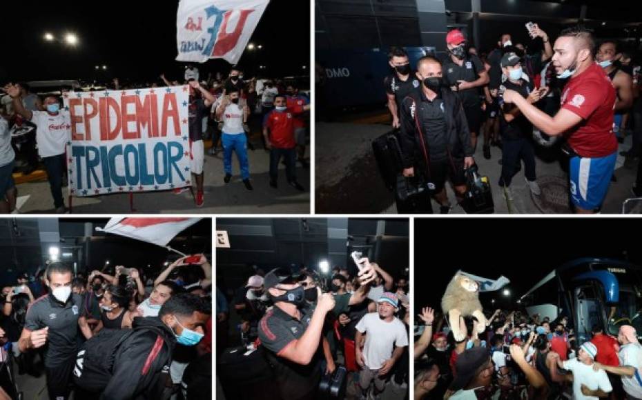 Las imágenes del regreso del Olimpia a Honduras luego del partido que ganó (0-1) al América en el estadio Azteca, pero que no le sirvió para avanzar en la Liga de Campeones de la Concacaf. Foto Yoseph Amaya