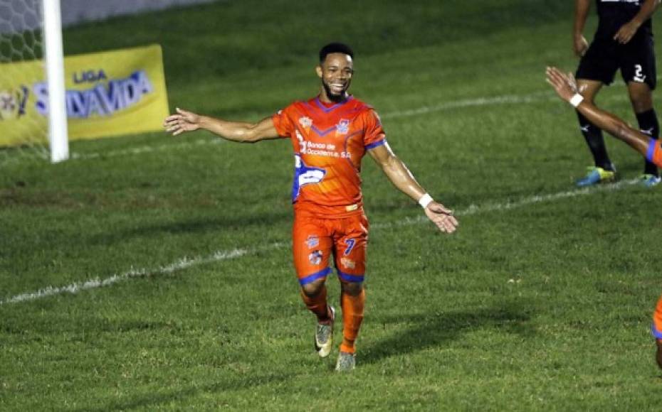 Carlos Róchez fue la figura de la victoria de la UPN marcando dos goles.